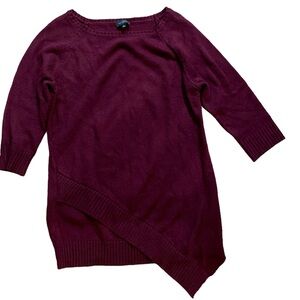 Sweater maroon color